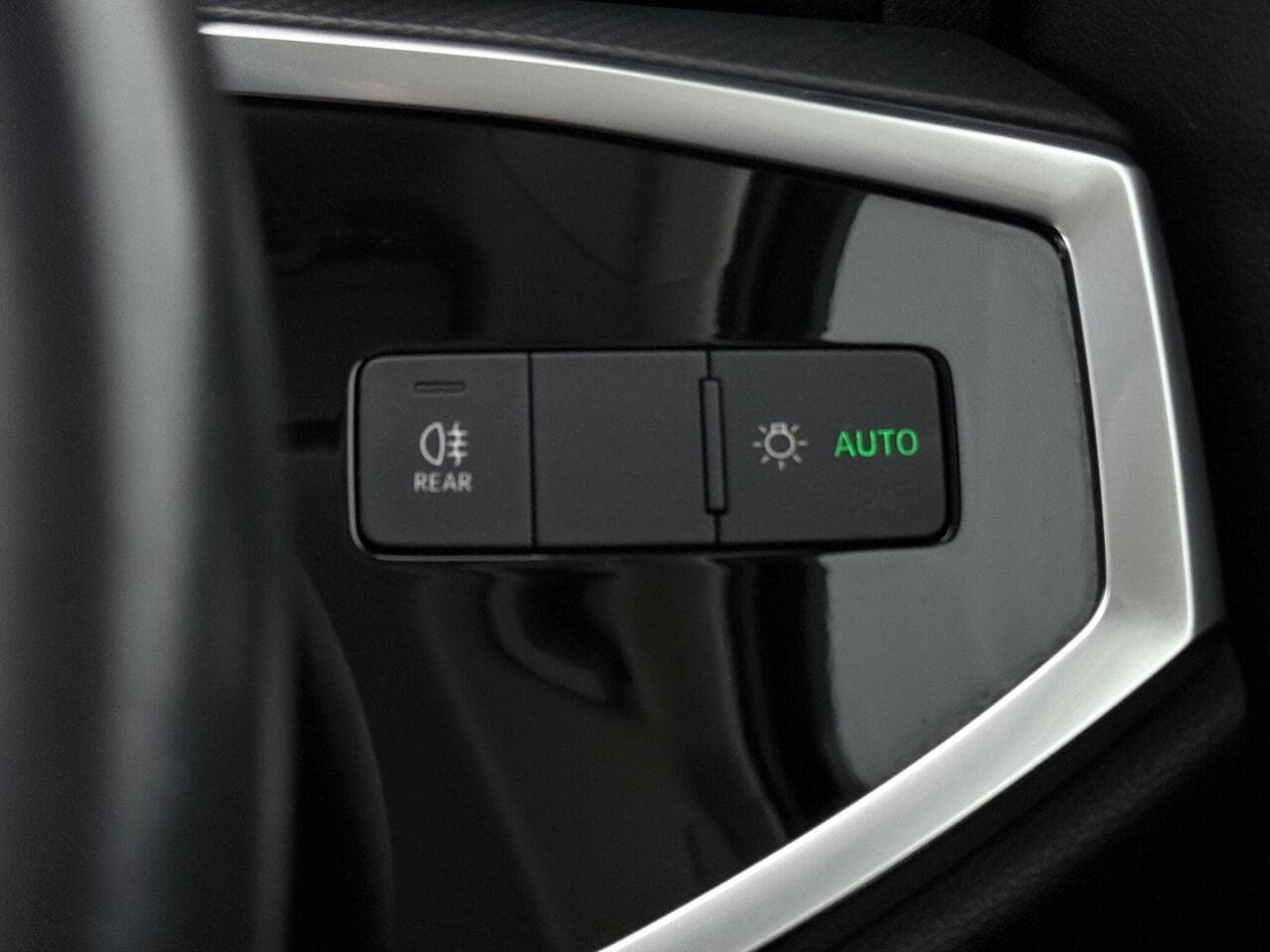 Audi Q3 thumbnail Misc Controls