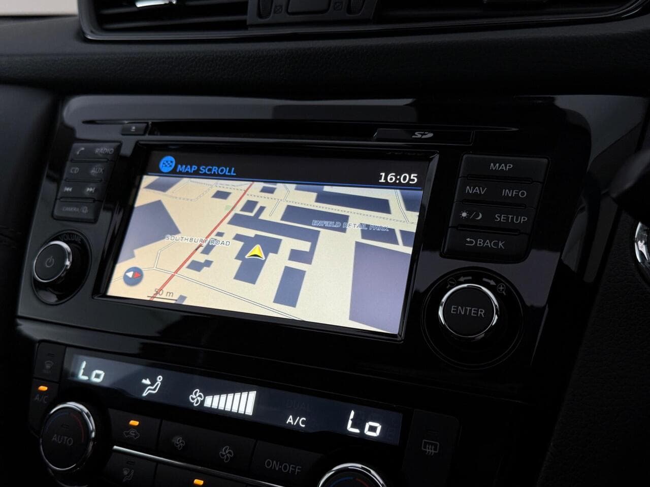 Nissan X-Trail thumbnail Infotainment System