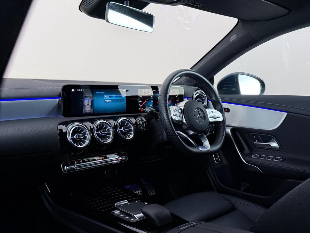 Mercedes-Benz CLA thumbnail Interior Front