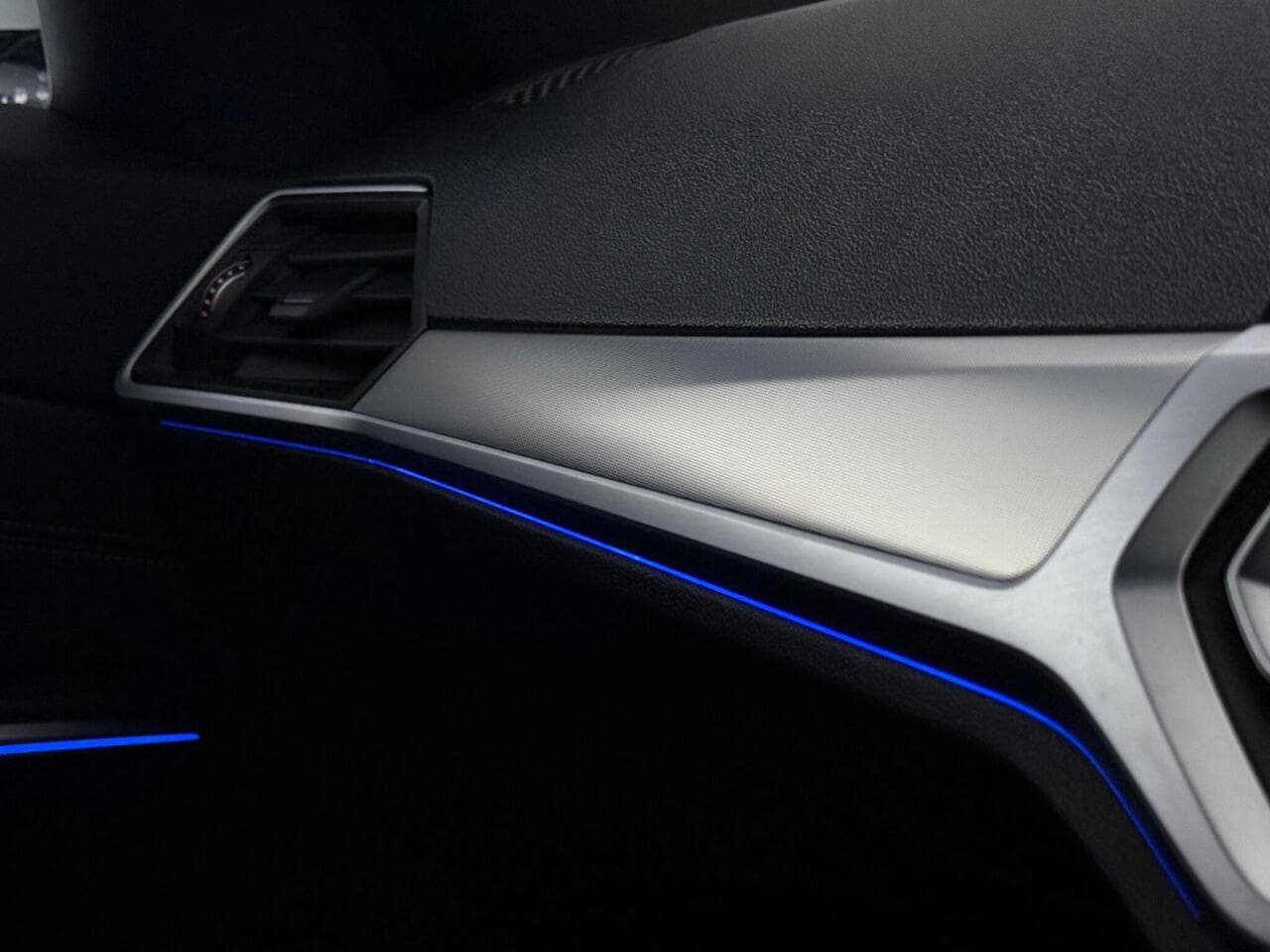 BMW 3 Series thumbnail Roof