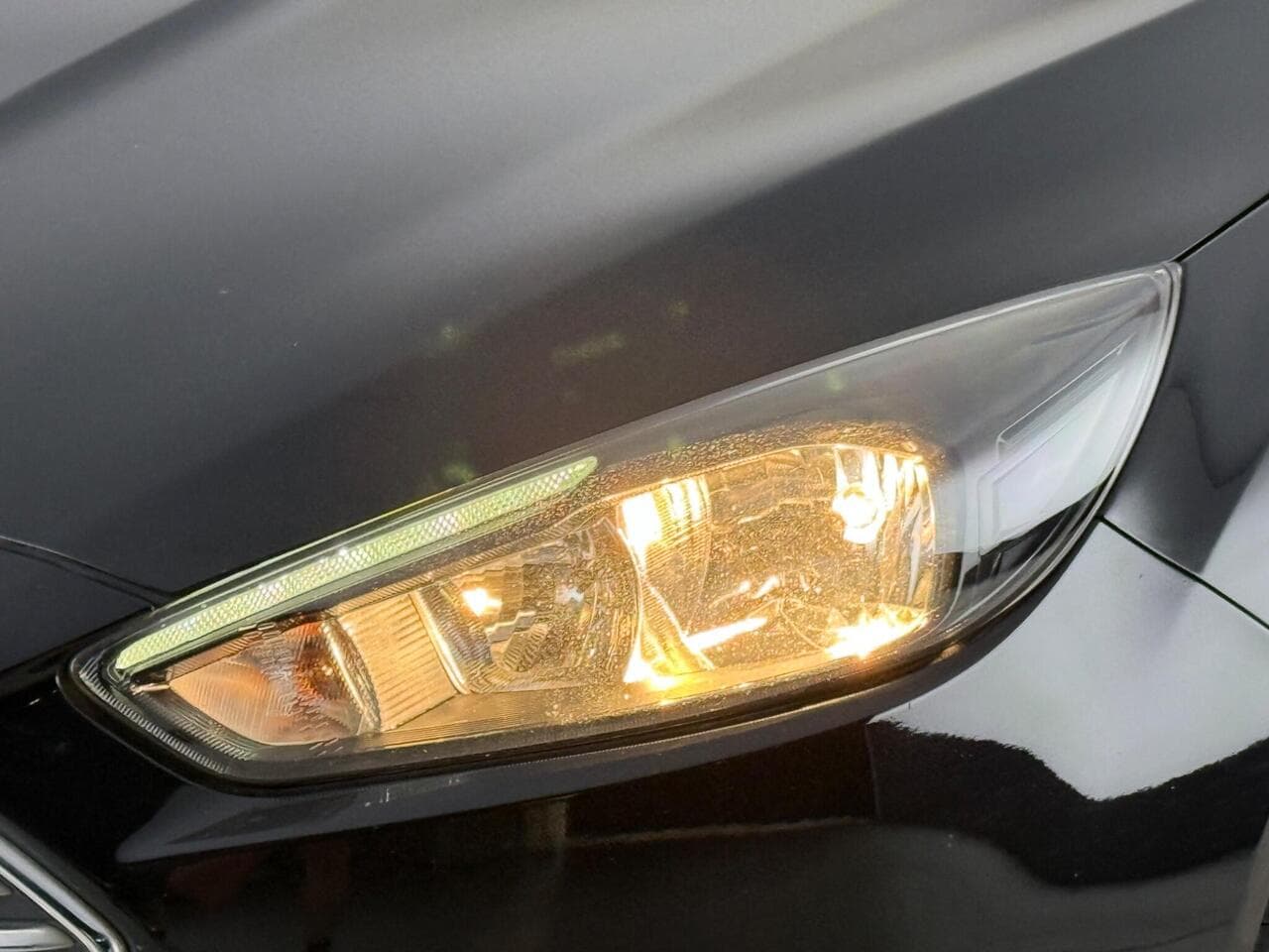 Ford Focus thumbnail Lights Front