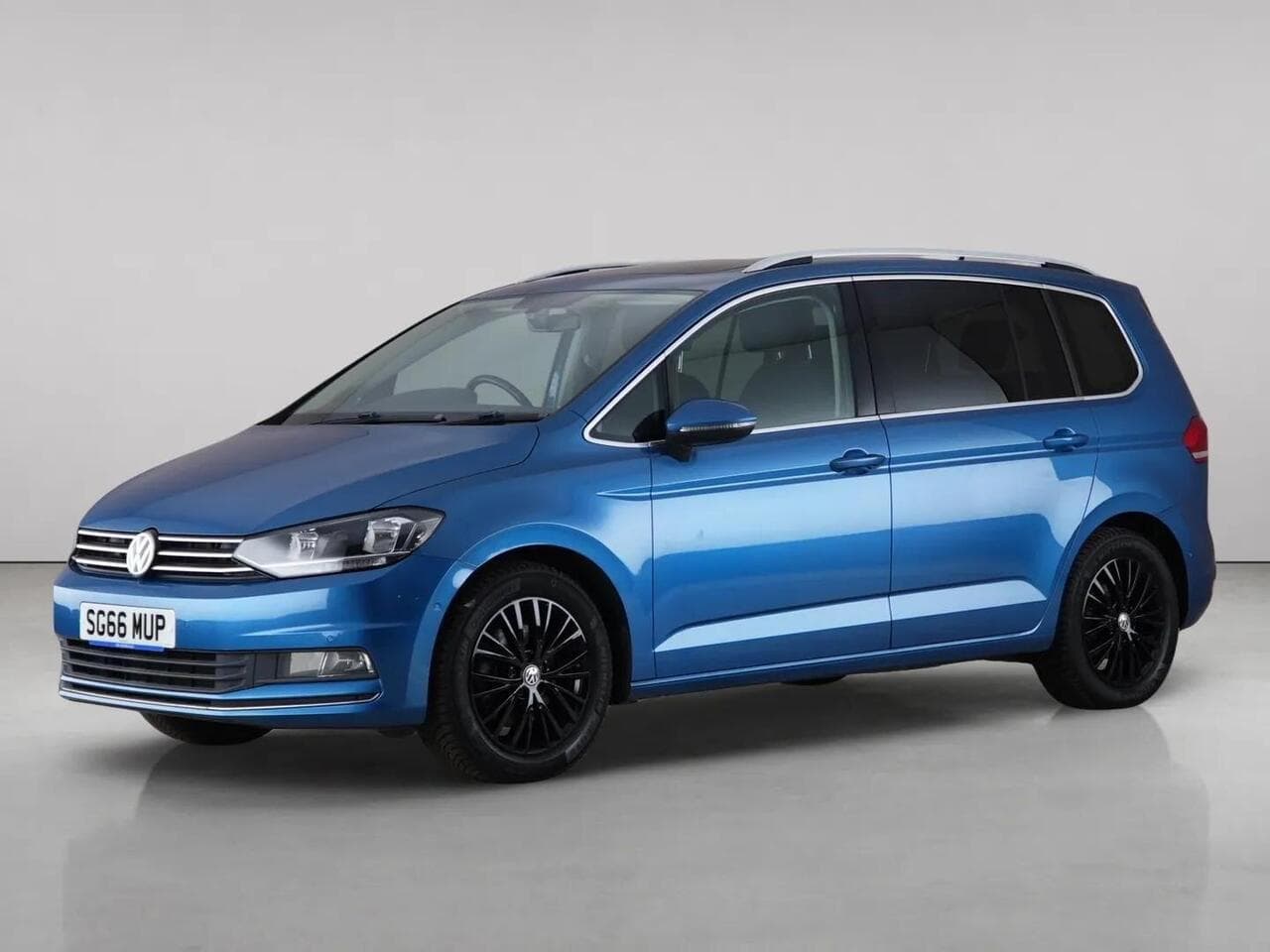 Volkswagen Touran thumbnail Front Left