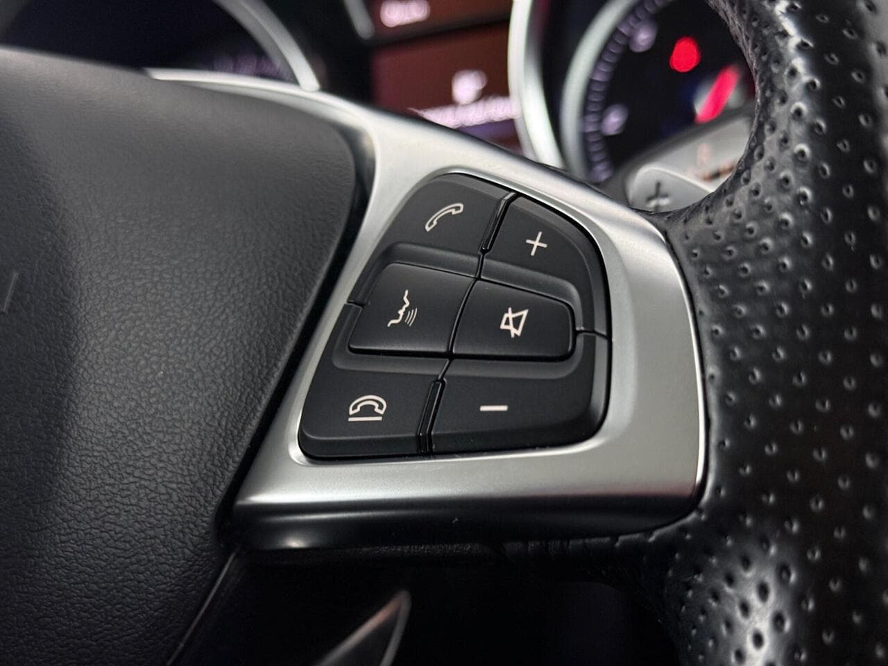 Mercedes-Benz GLE thumbnail Misc Controls