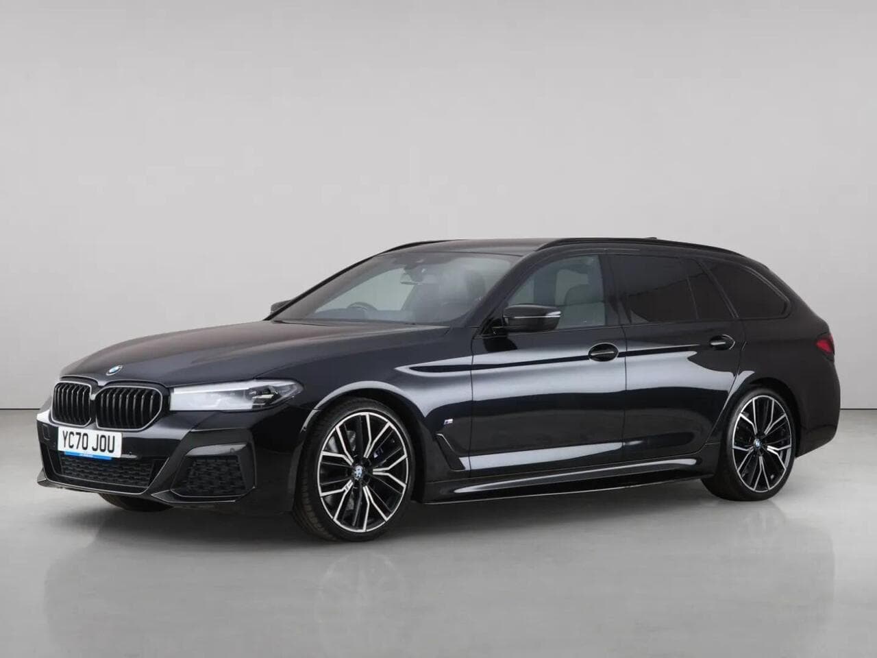 BMW 5 Series thumbnail Front Left