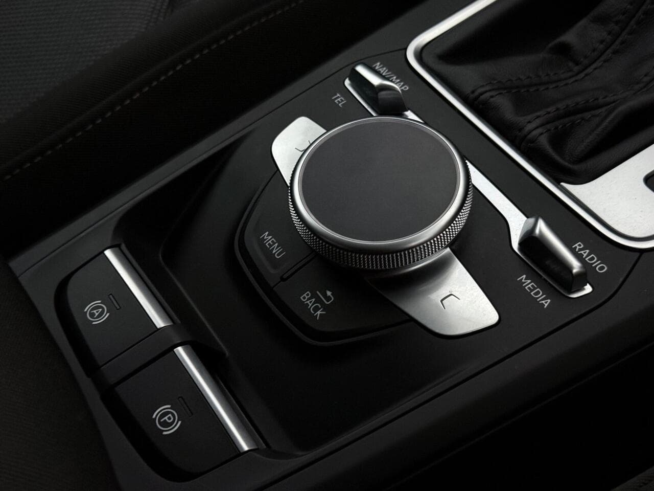 Audi Q2 thumbnail Misc Controls