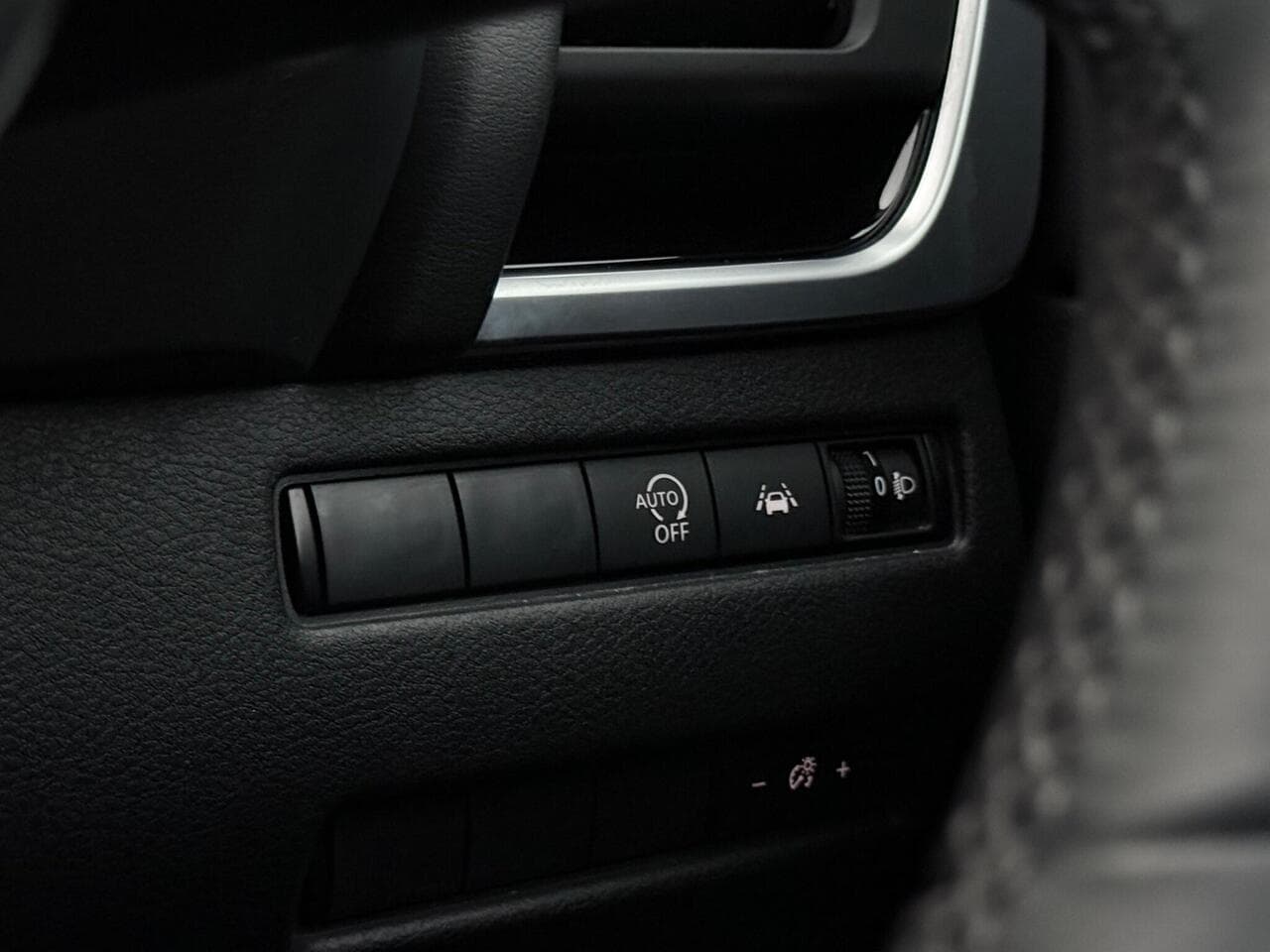 Nissan Qashqai thumbnail Misc Controls