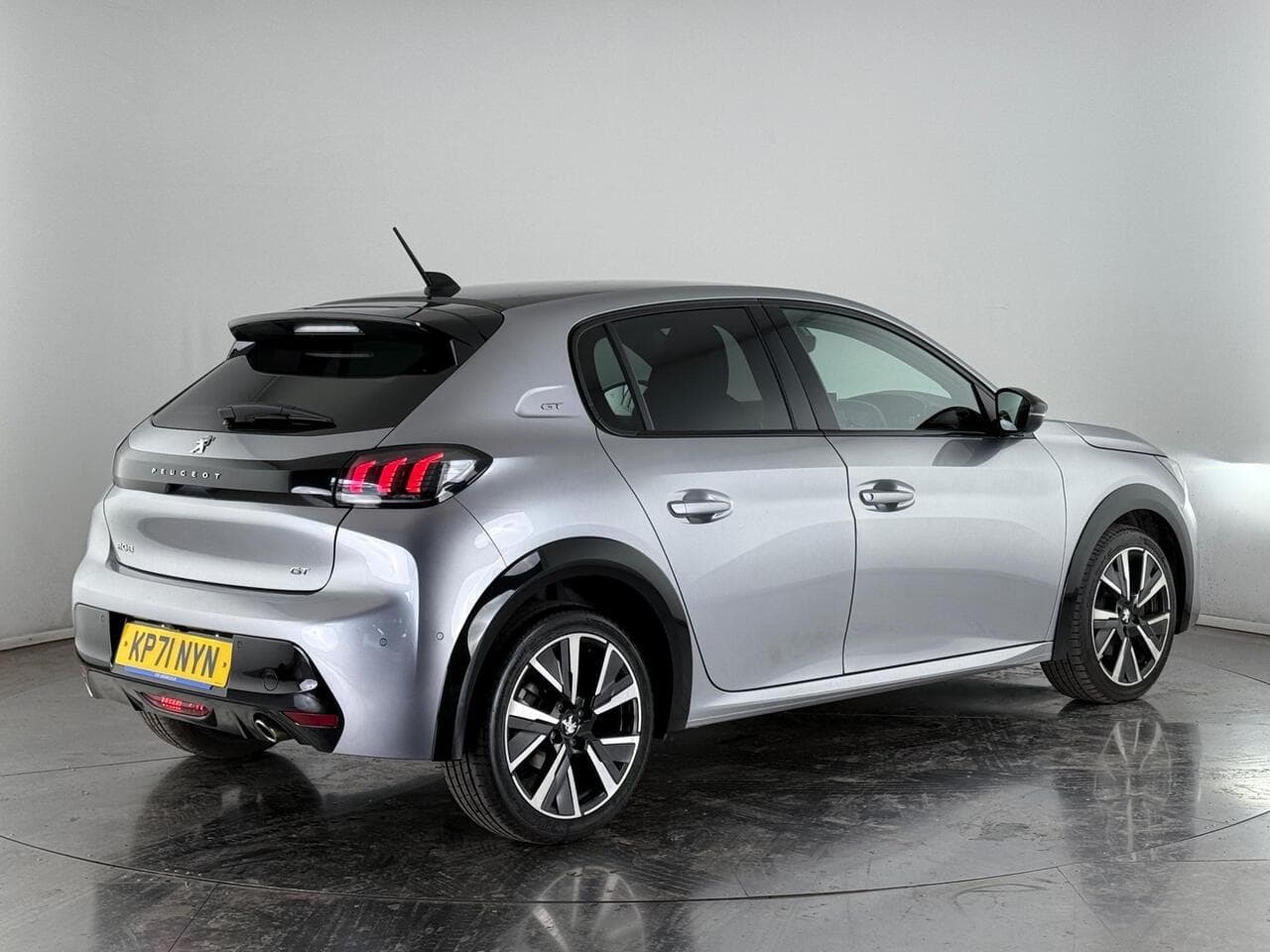 Peugeot 208 thumbnail Rear Right