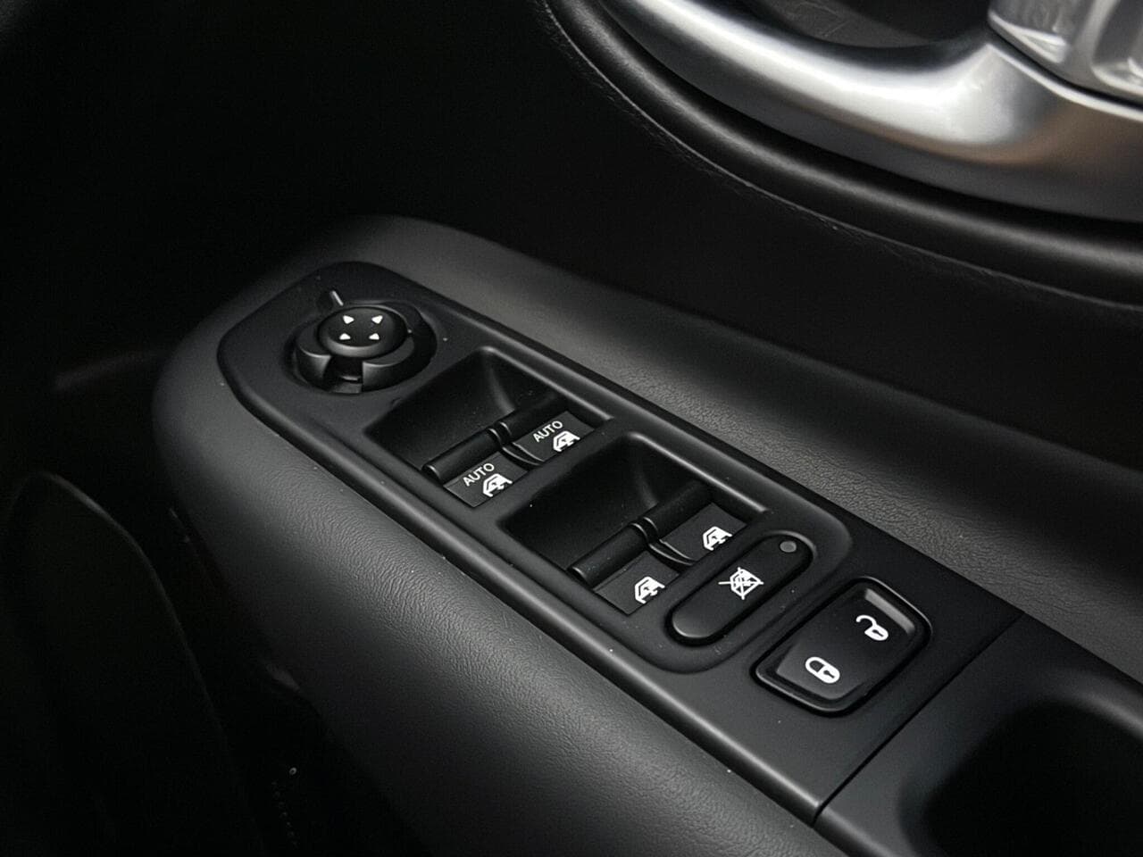 Jeep Renegade thumbnail Misc Controls
