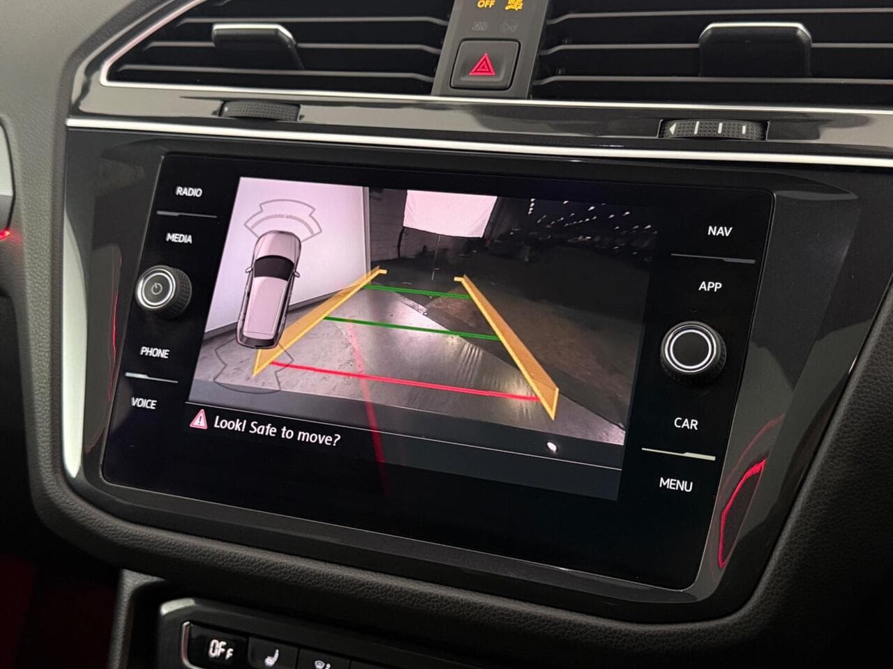 Volkswagen Tiguan thumbnail Infotainment System