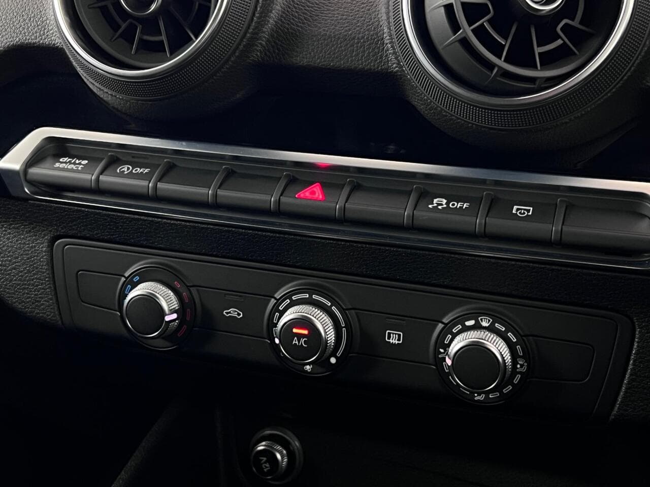 Audi Q2 thumbnail Misc Controls