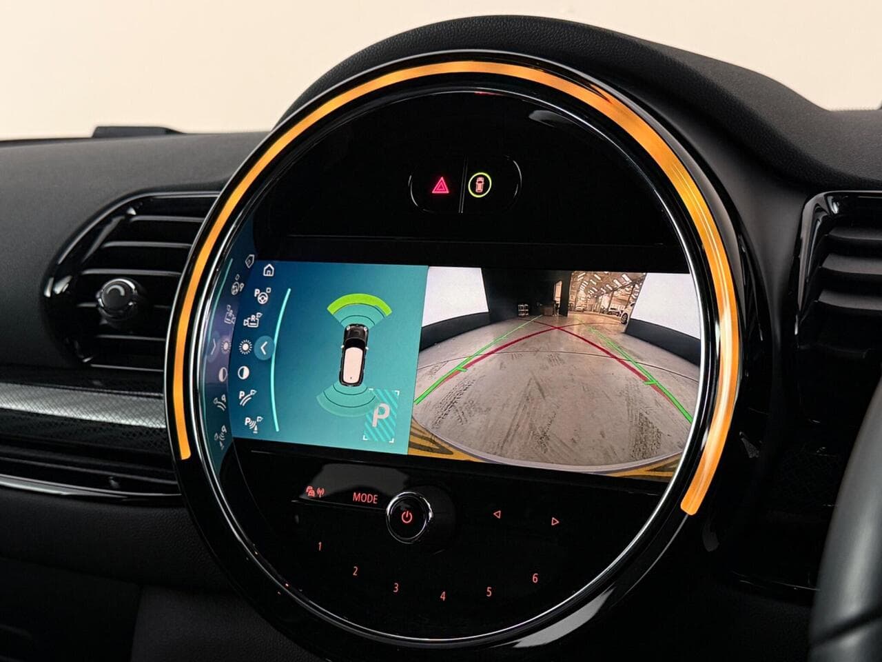 MINI Clubman thumbnail Infotainment System