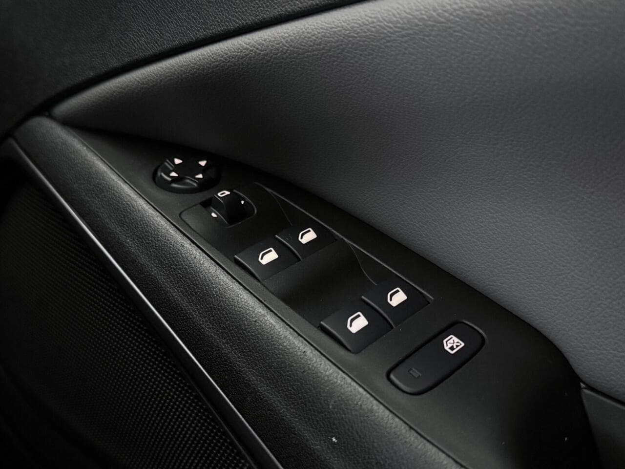 Vauxhall Crossland X thumbnail Misc Controls