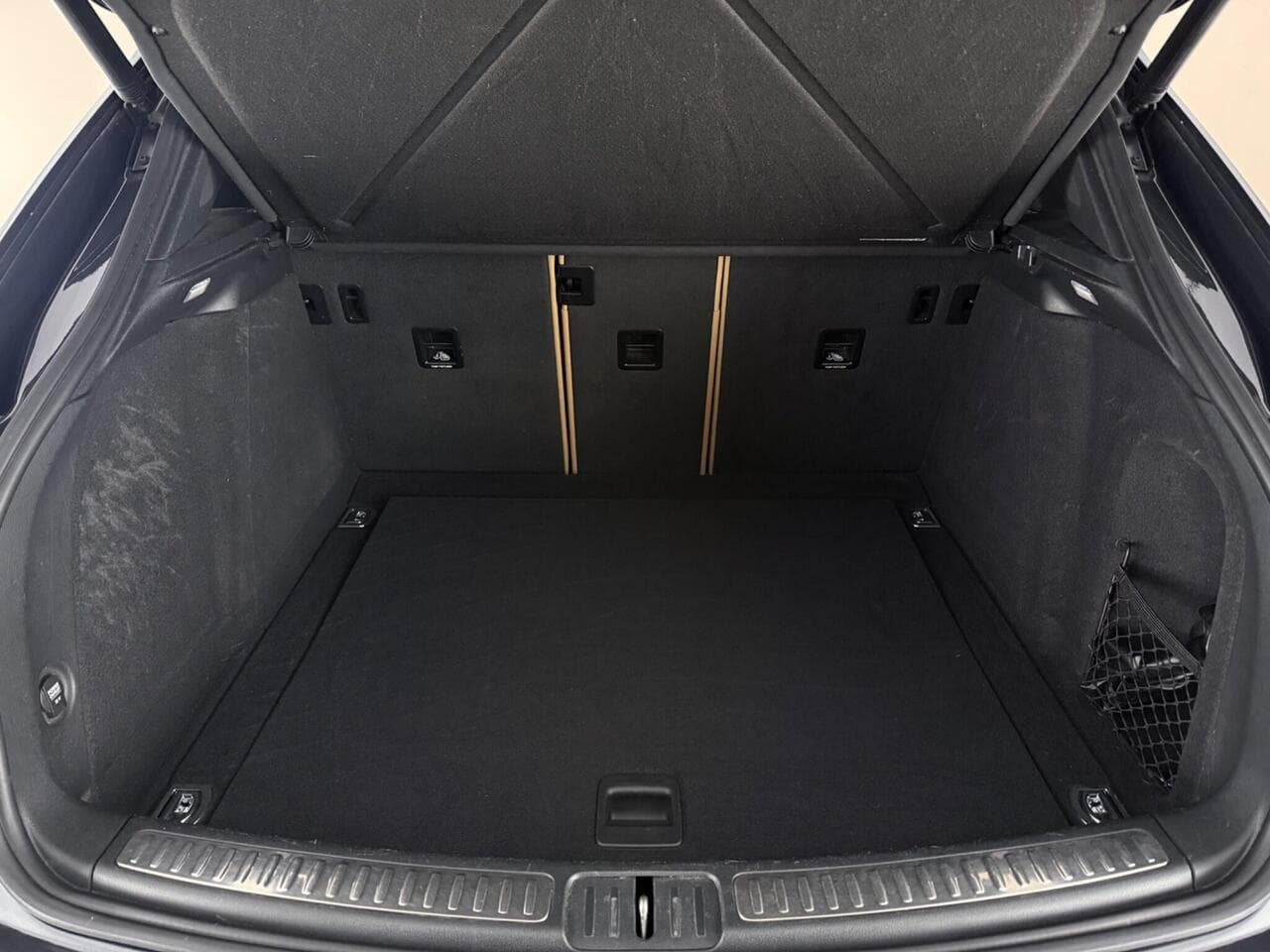 Porsche Macan thumbnail Boot
