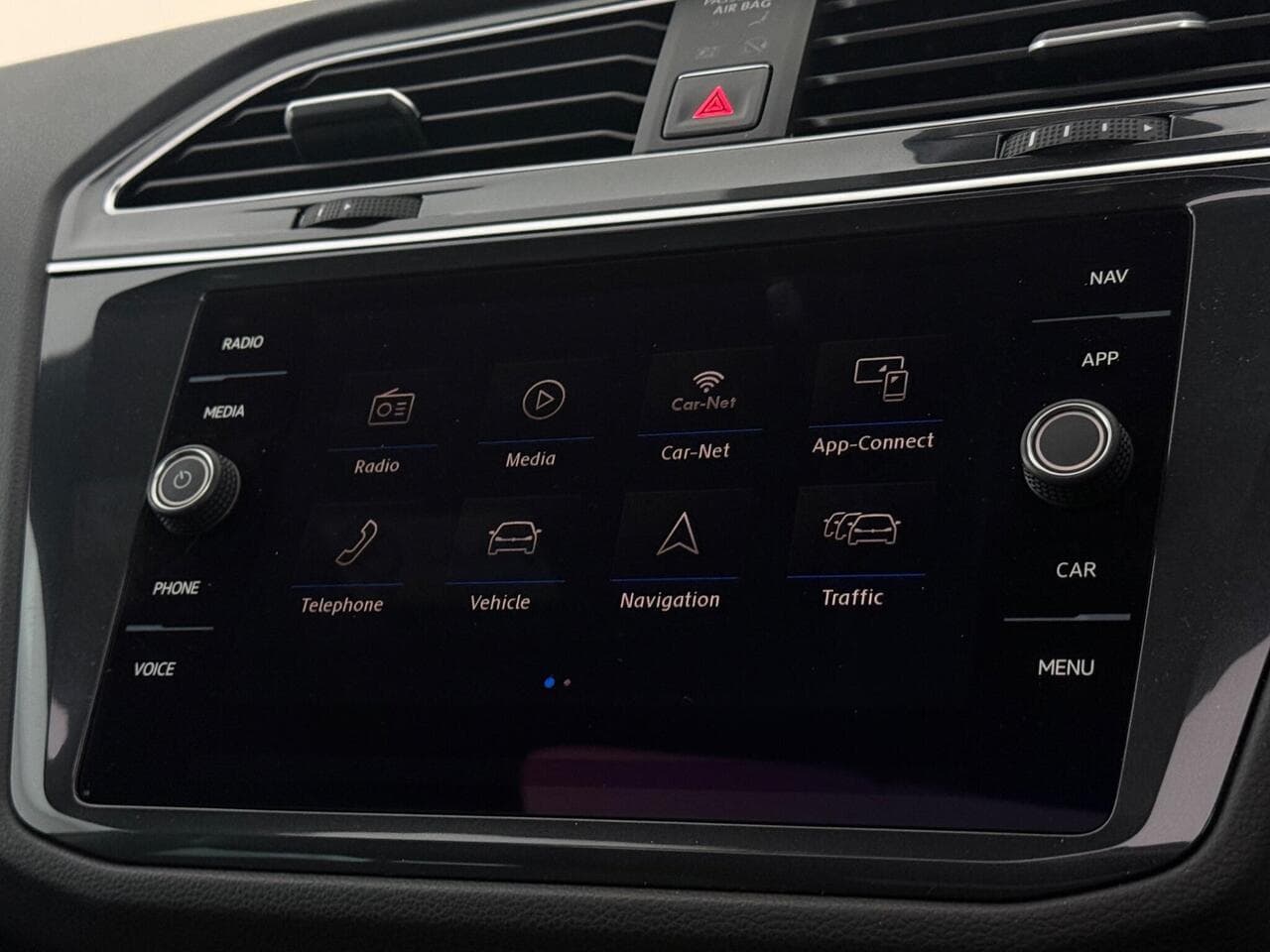 Volkswagen Tiguan thumbnail Infotainment System