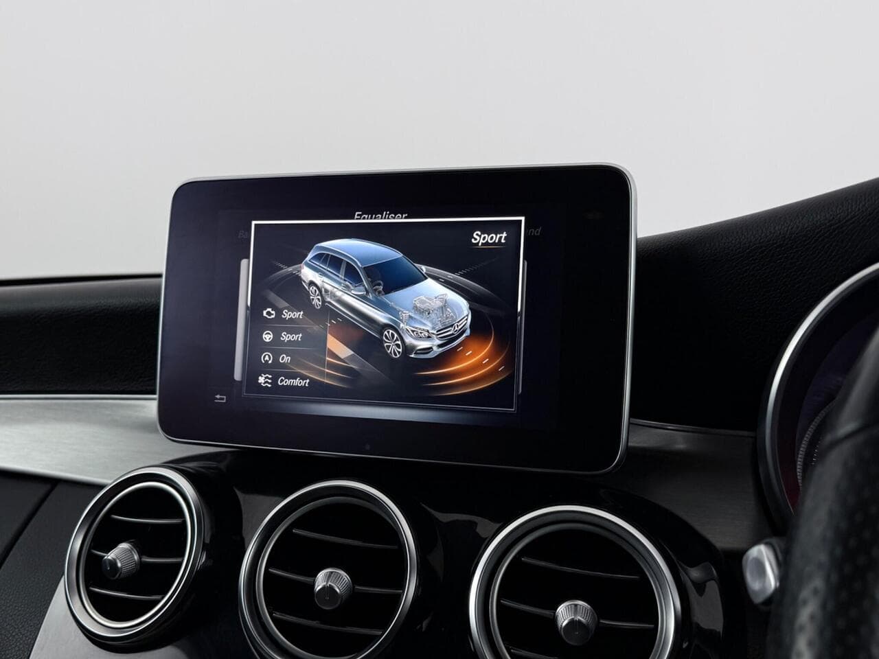 Mercedes-Benz C Class thumbnail Infotainment System