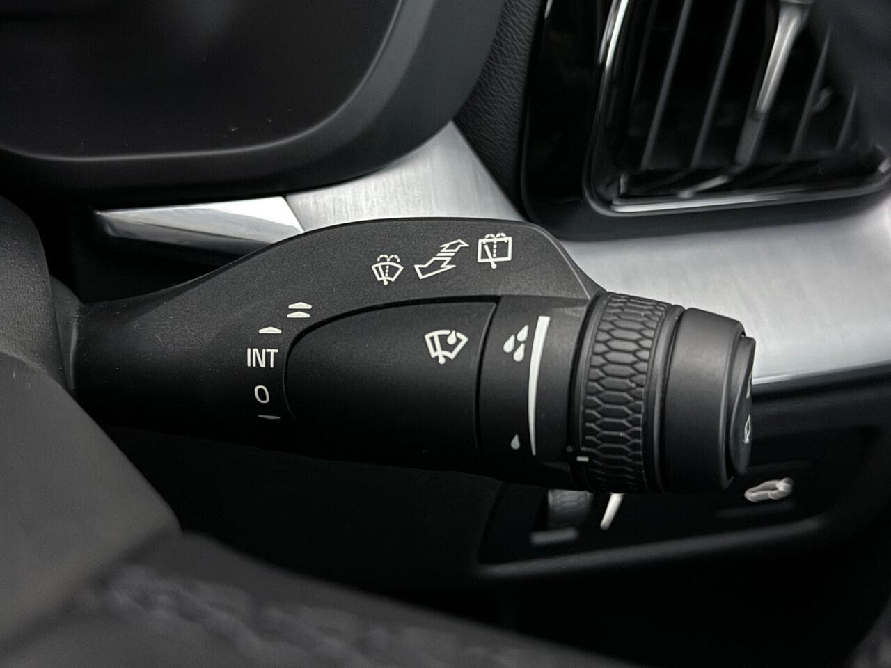 Volvo XC60 thumbnail Misc Controls