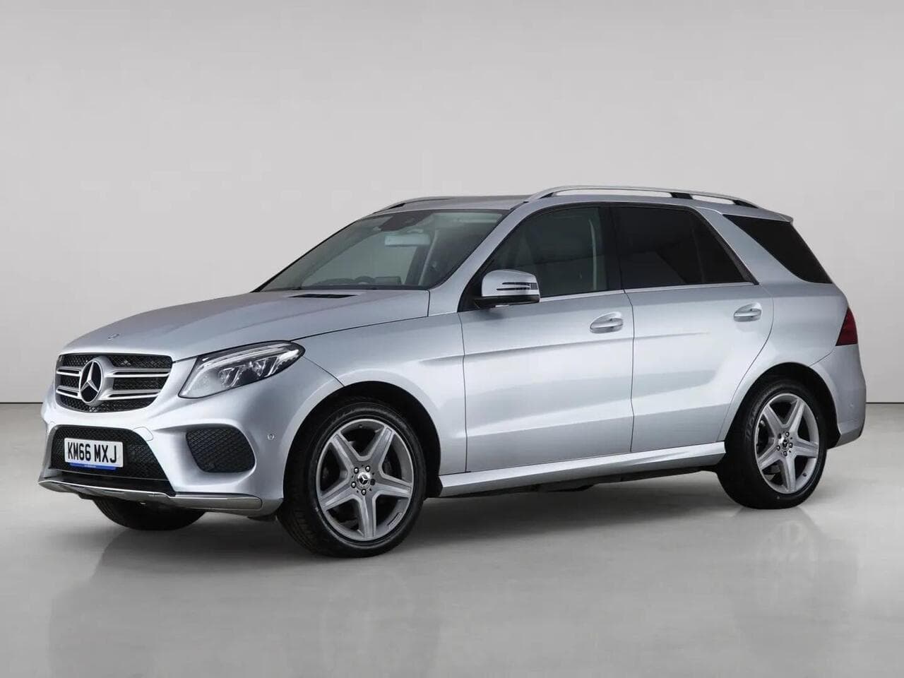 Mercedes-Benz GLE thumbnail Front Left