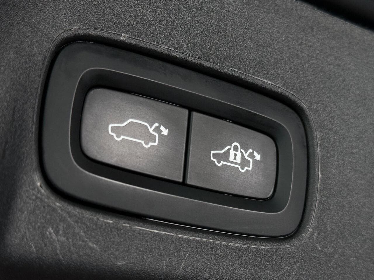 Volvo V90 thumbnail Misc Controls