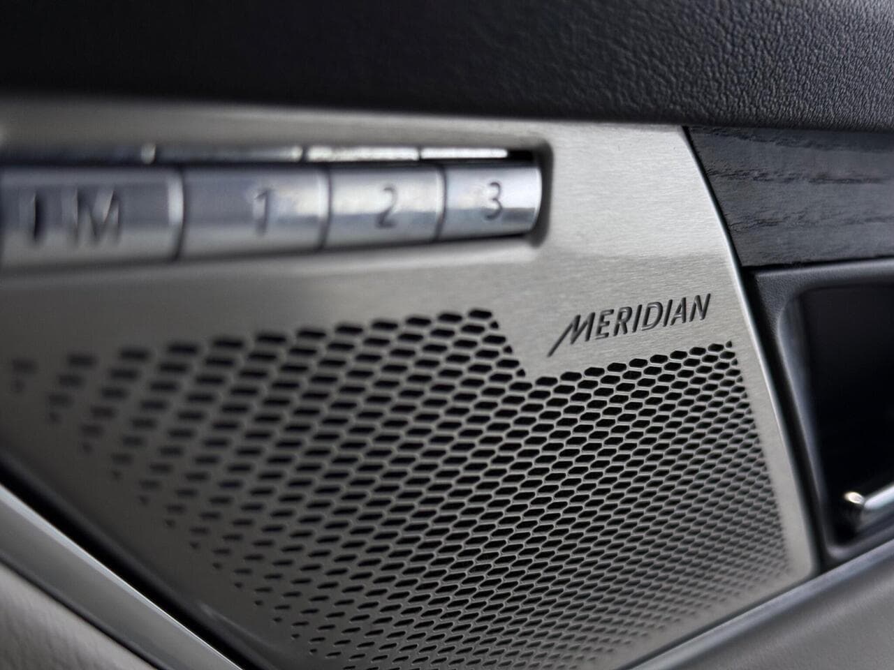 Jaguar F-PACE thumbnail Misc Controls