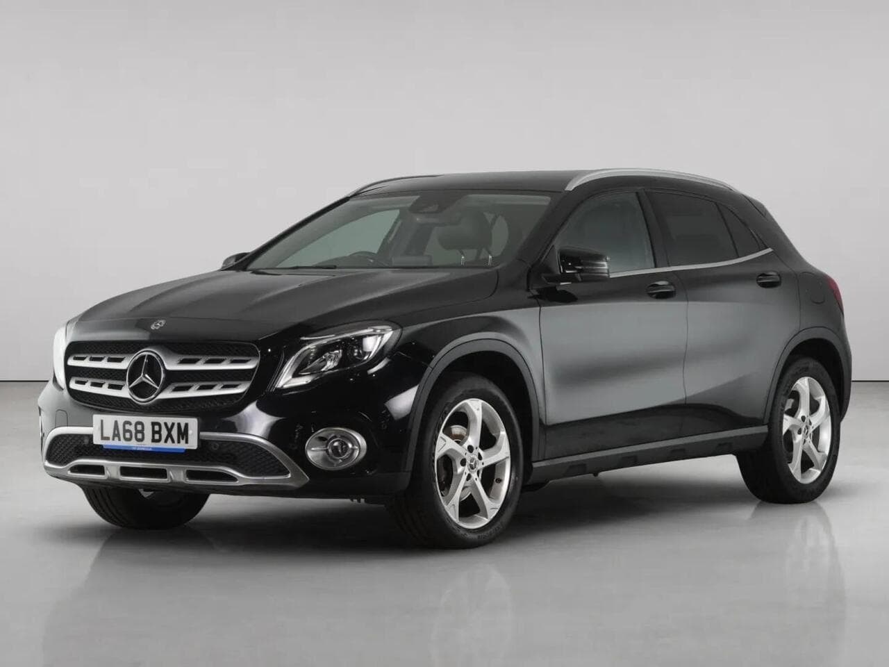 Mercedes-Benz GLA thumbnail Front Left