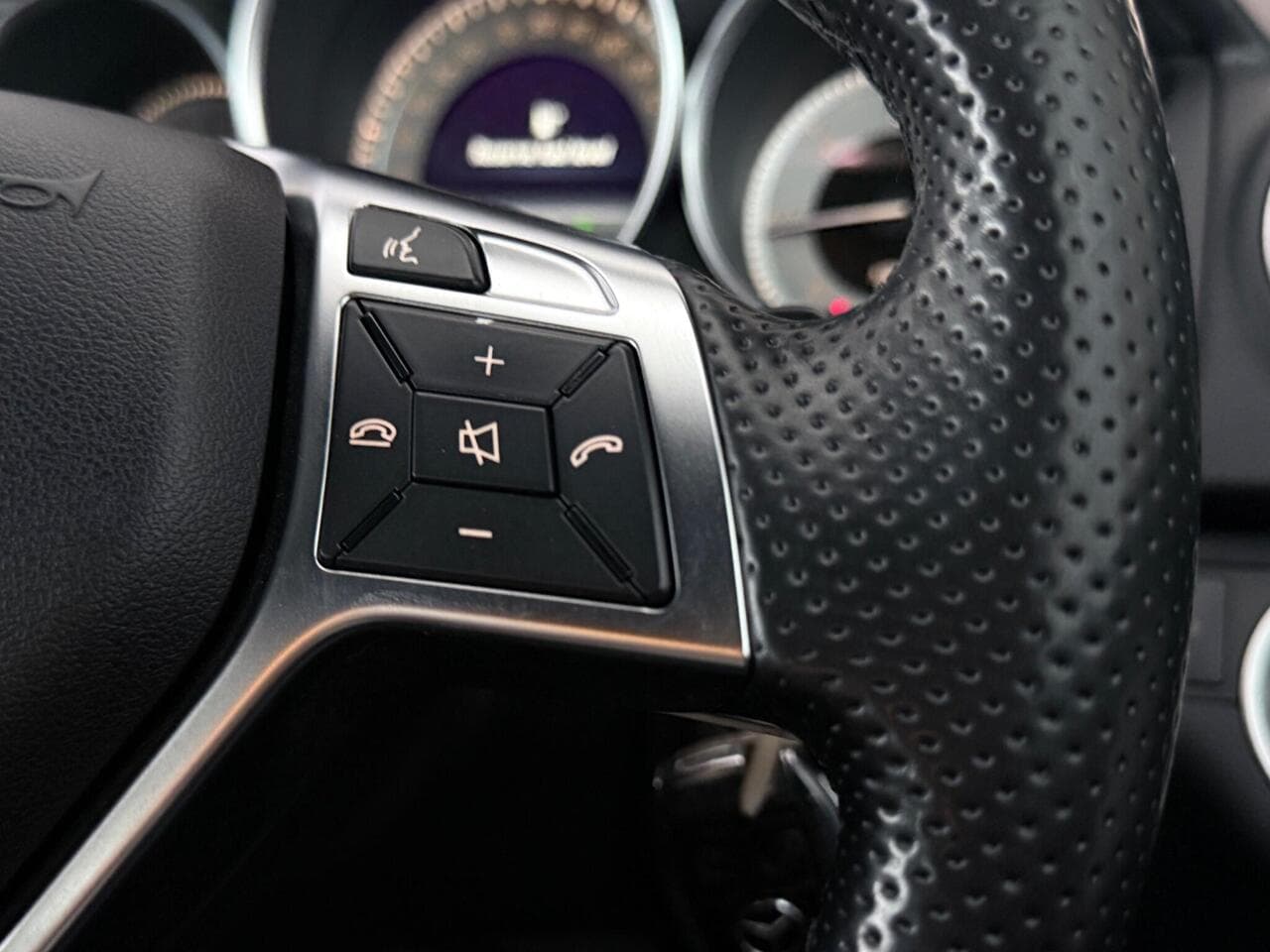 Mercedes-Benz C Class thumbnail Misc Controls