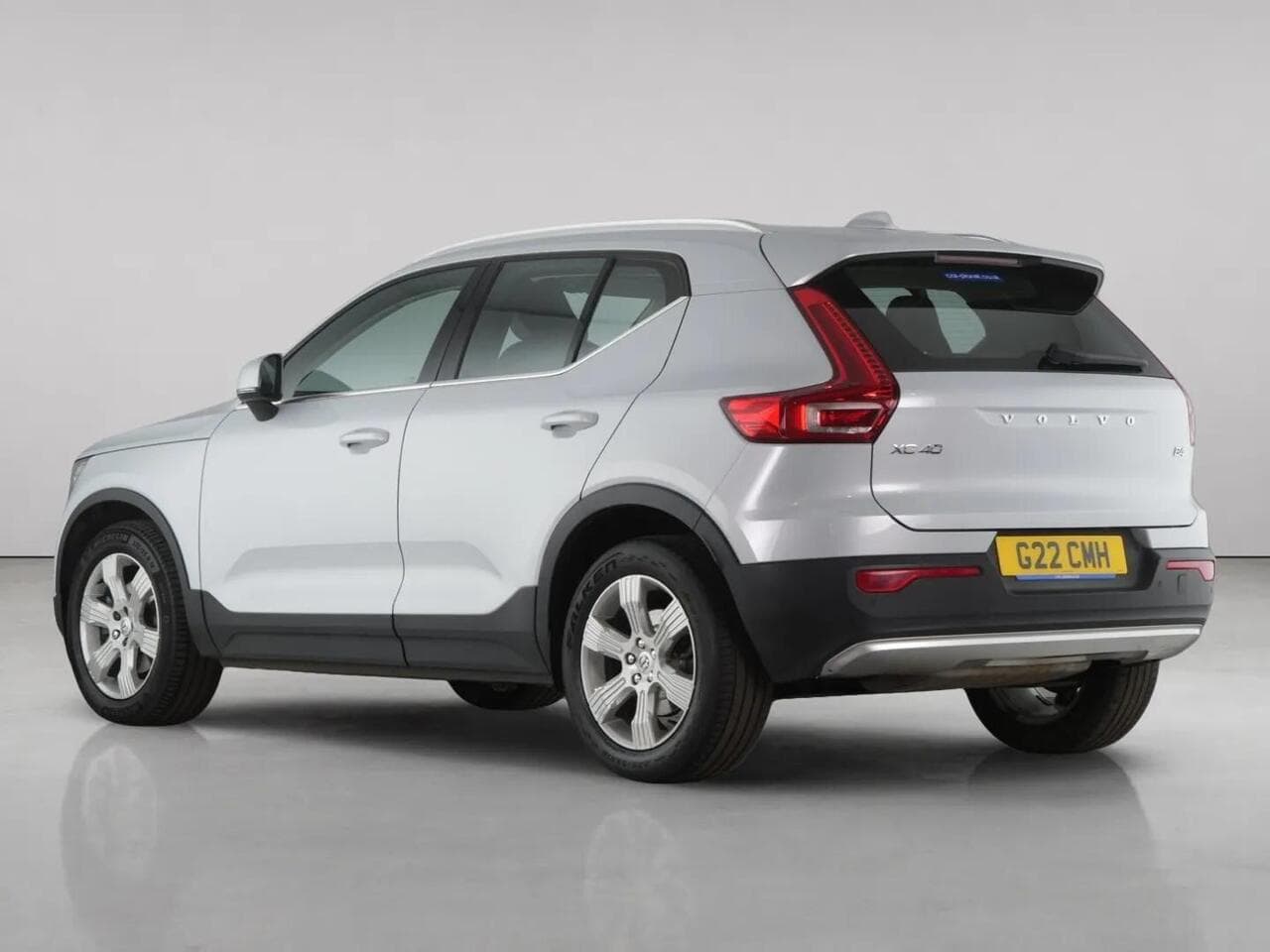 Volvo XC40 thumbnail Rear Left
