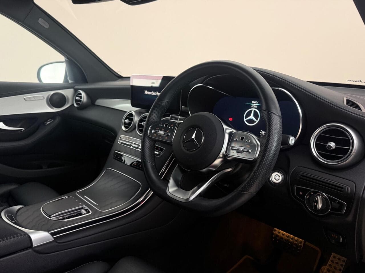 Mercedes-Benz GLC thumbnail Interior Front