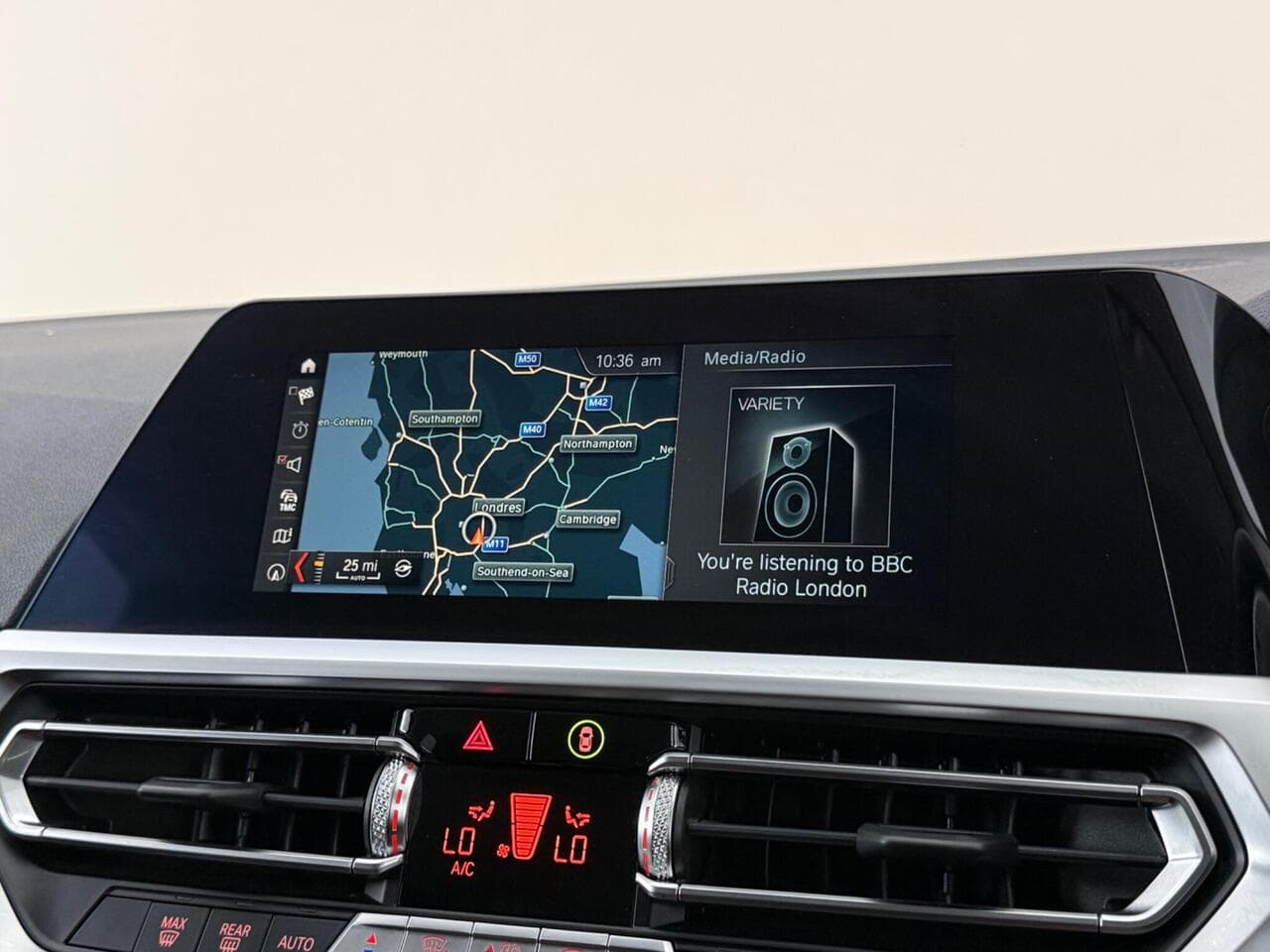 BMW 3 Series thumbnail Infotainment System