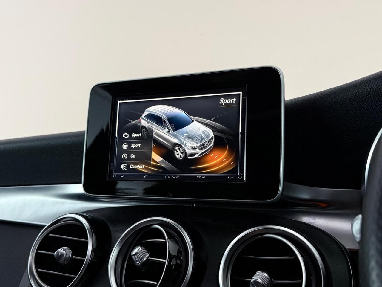 Mercedes-Benz GLC thumbnail Infotainment System