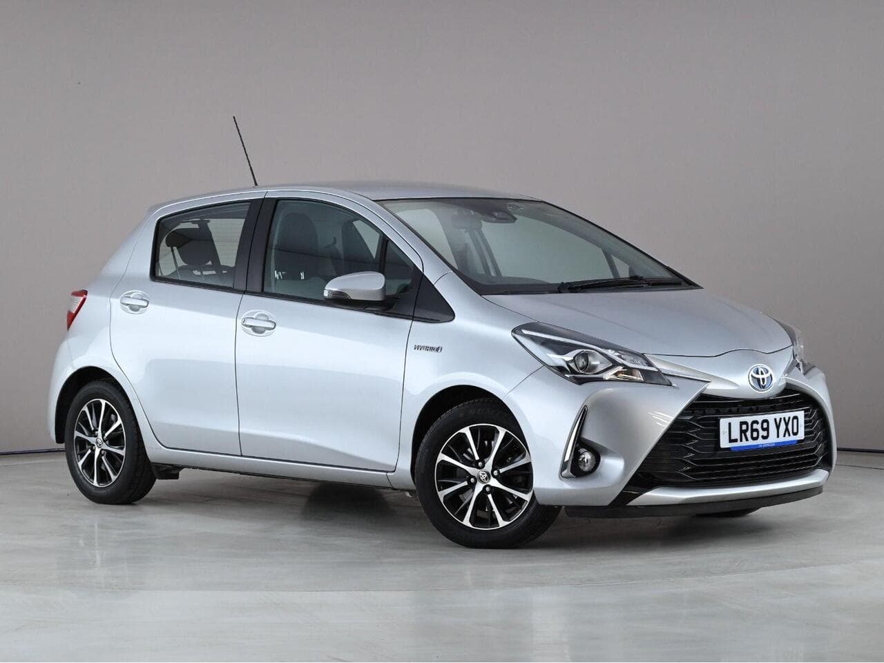 Toyota Yaris - Toyota Yaris 1.5 VVT-h Icon Tech E-CVT Euro 6 (s/s) 5dr