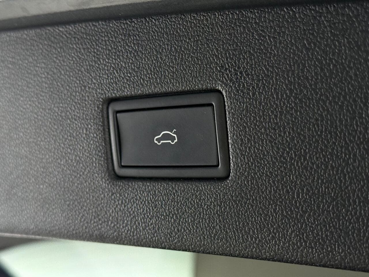 Volkswagen Tiguan Allspace thumbnail Misc Controls