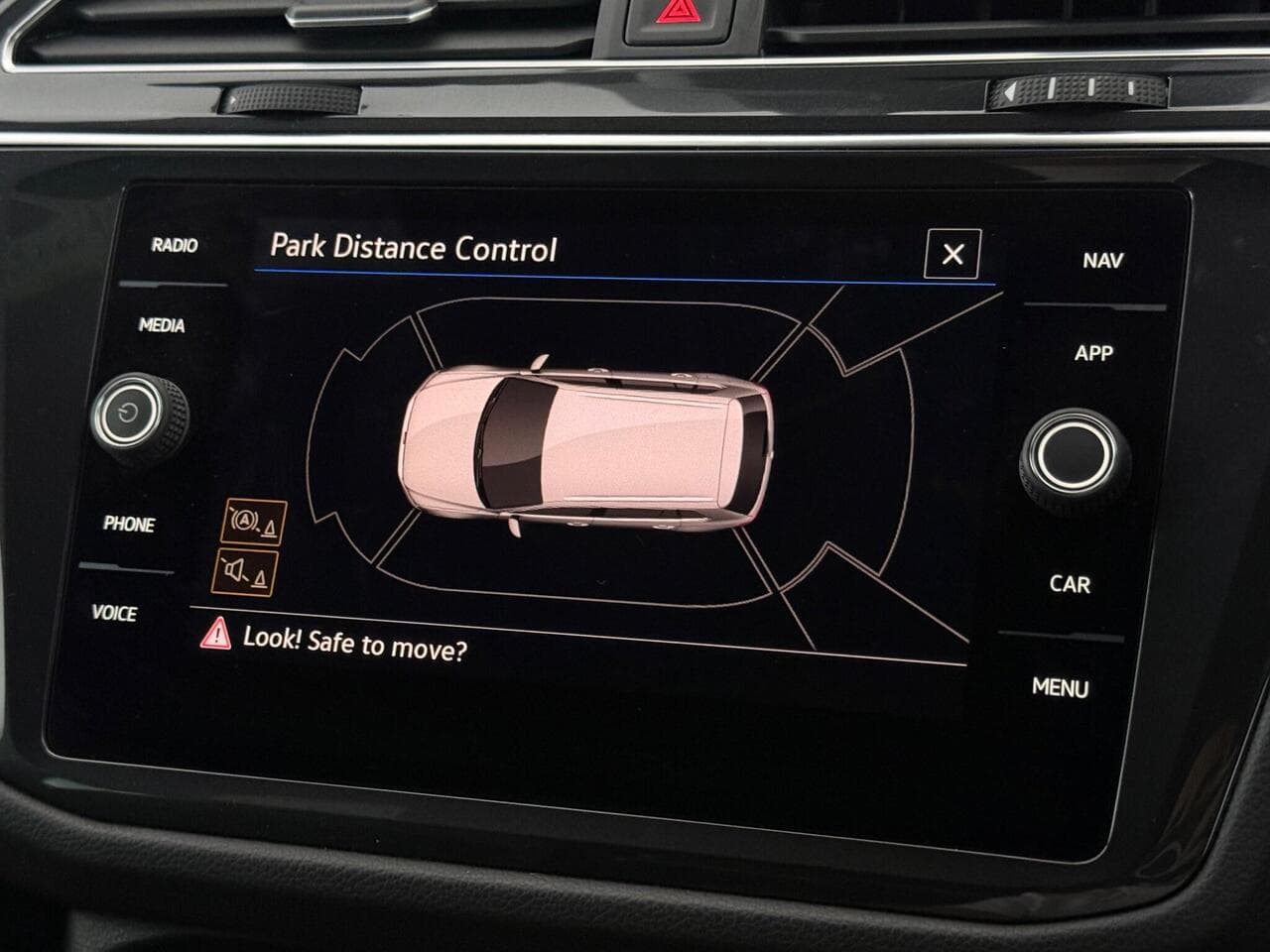 Volkswagen Tiguan thumbnail Infotainment System