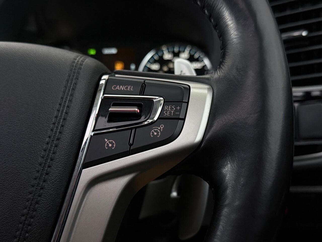 Mitsubishi Outlander thumbnail Misc Controls