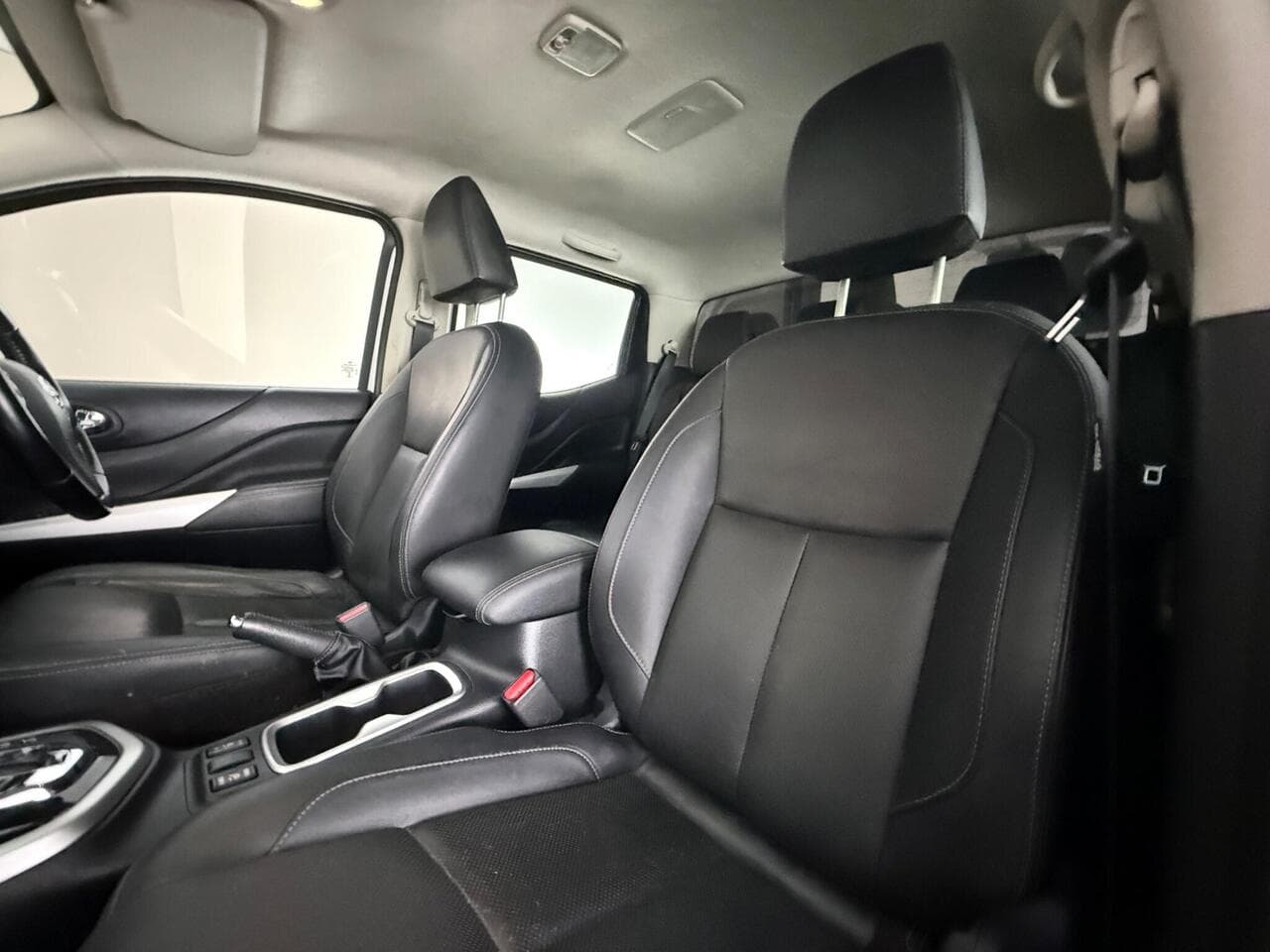 Nissan Navara thumbnail Seat Front Passenger
