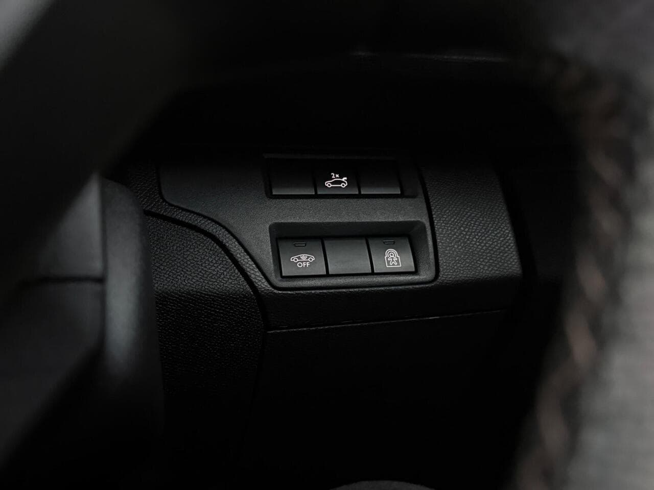 Peugeot 5008 thumbnail Misc Controls