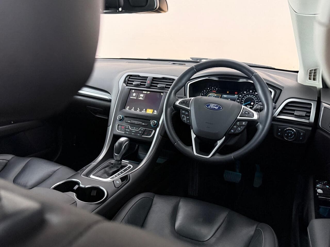 Ford Mondeo thumbnail Interior Front