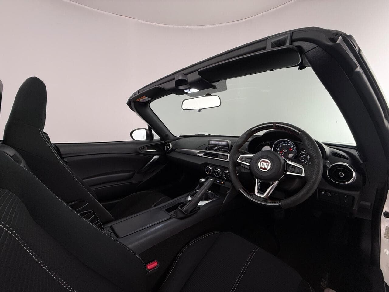 Fiat 124 Spider thumbnail Interior Front
