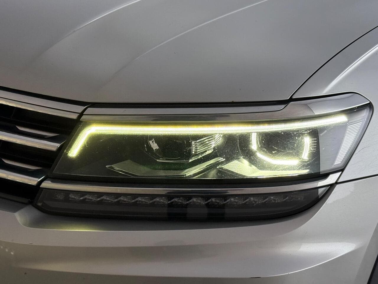Volkswagen Tiguan thumbnail Lights Front
