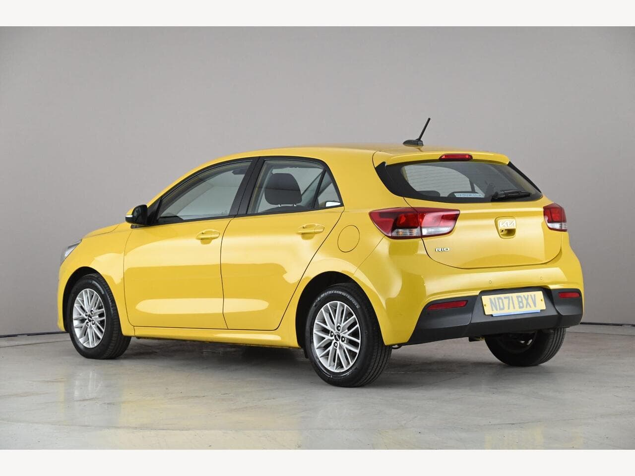Kia Rio thumbnail Rear Left