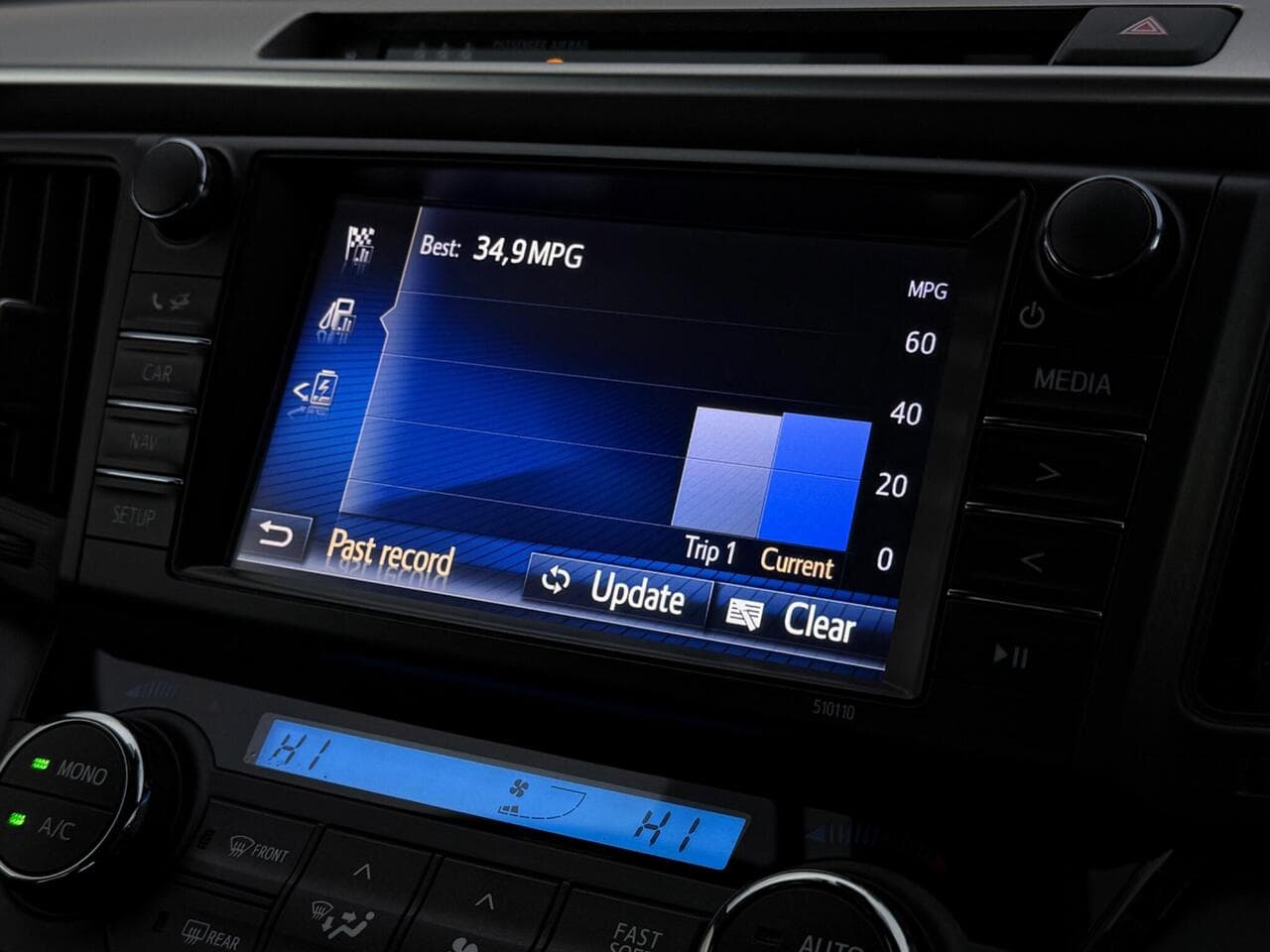 Toyota RAV4 thumbnail Infotainment System