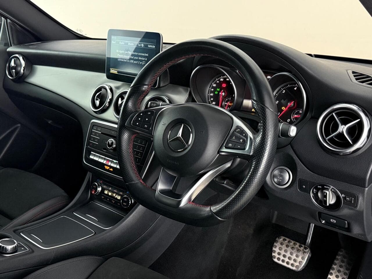 Mercedes-Benz GLA thumbnail Interior Front