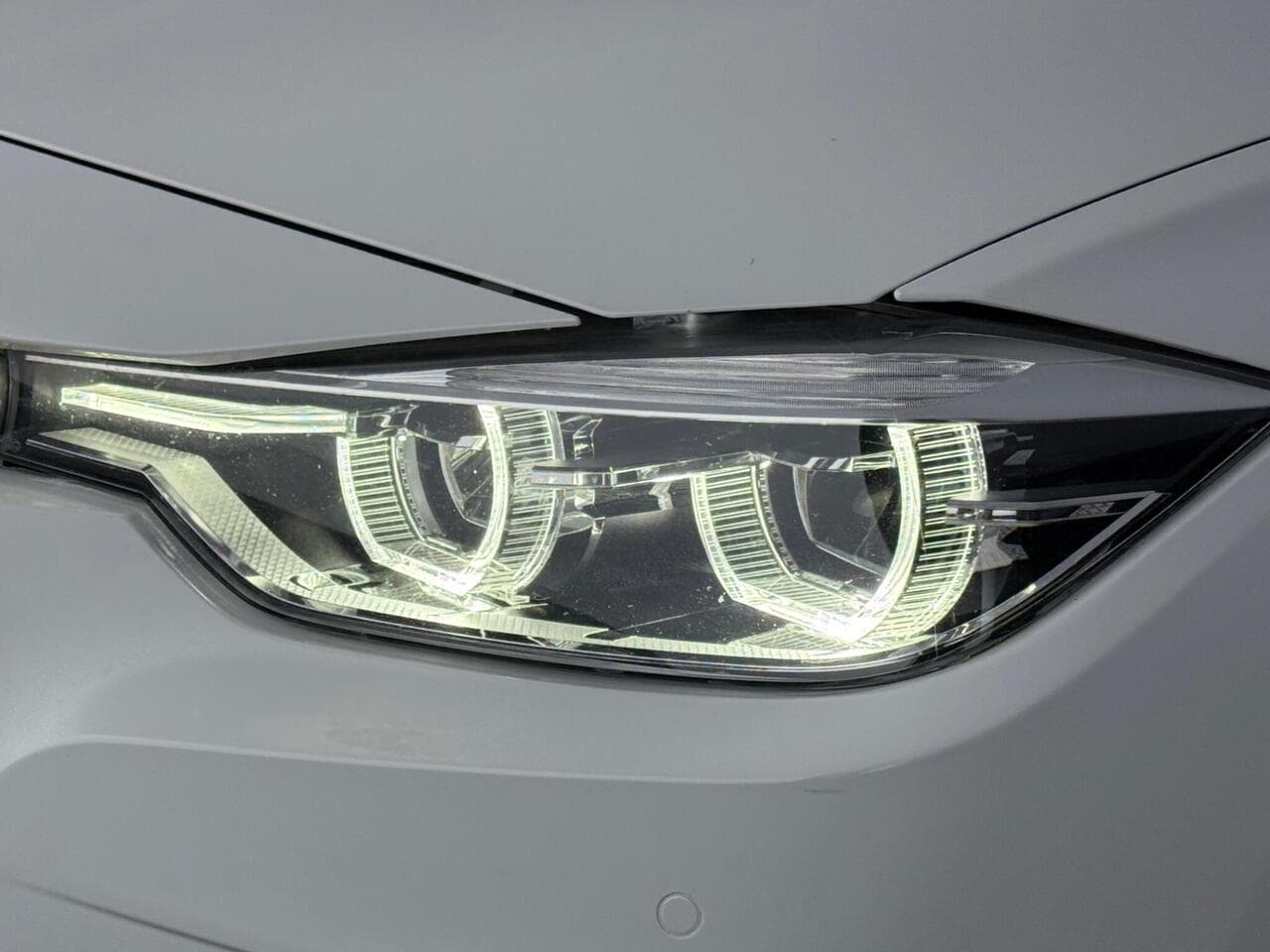 BMW 3 Series thumbnail Lights Front