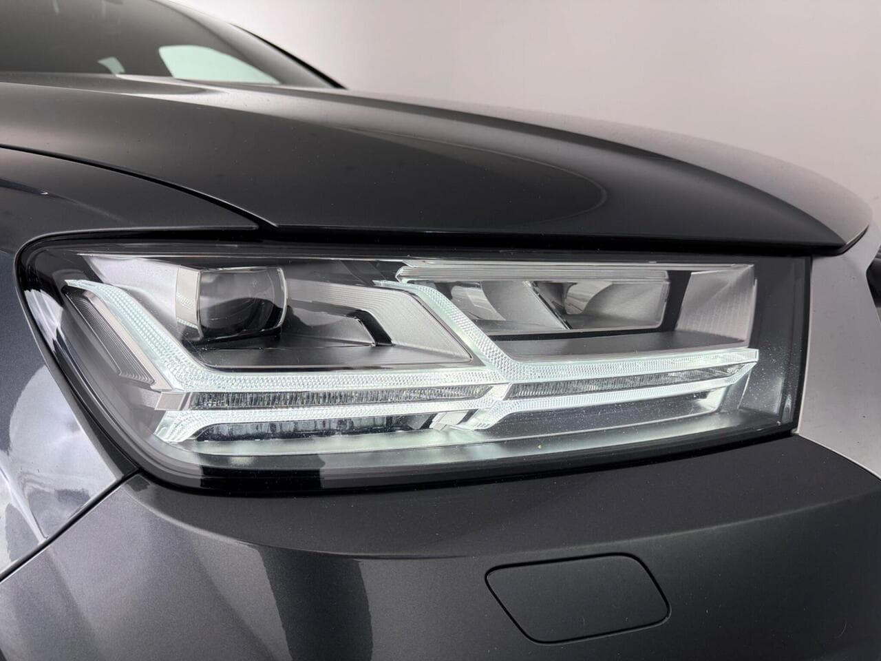 Audi Q7 thumbnail Lights Front