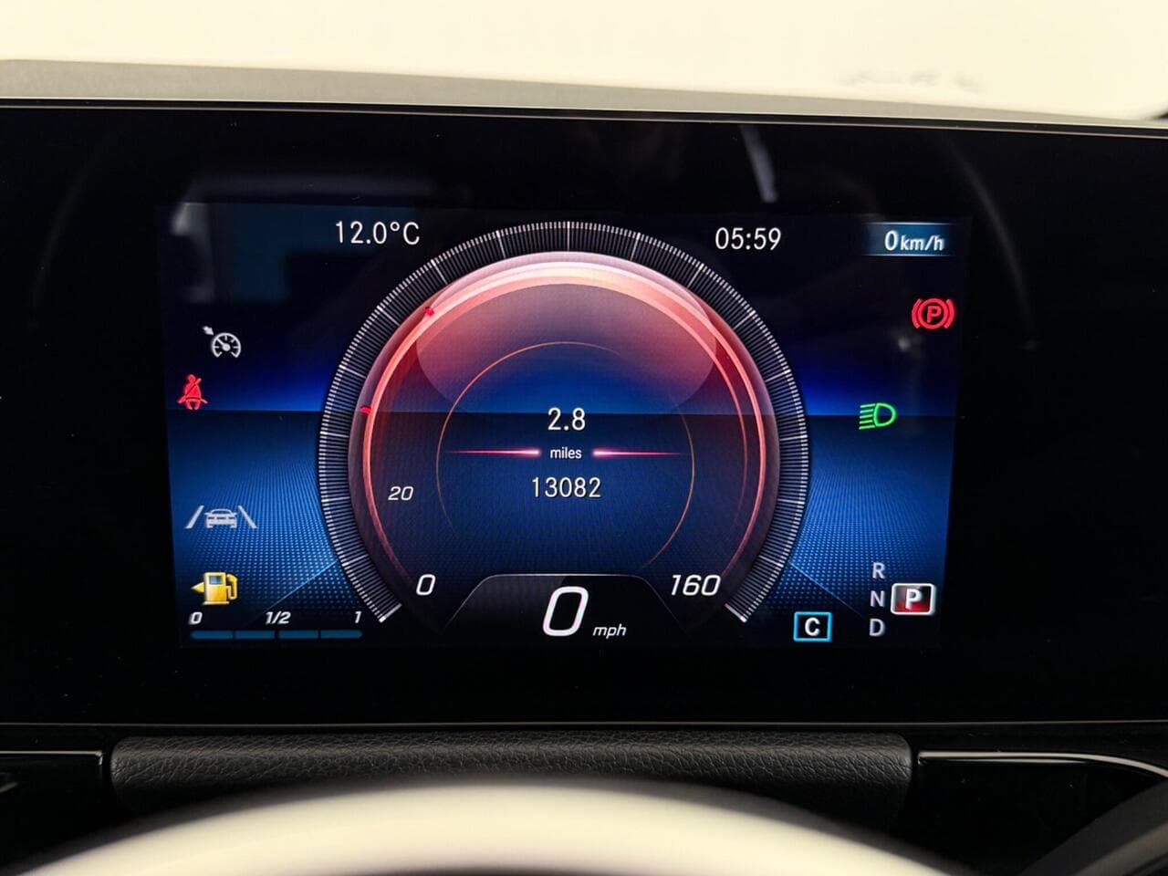 Mercedes-Benz GLA thumbnail Driver Instruments
