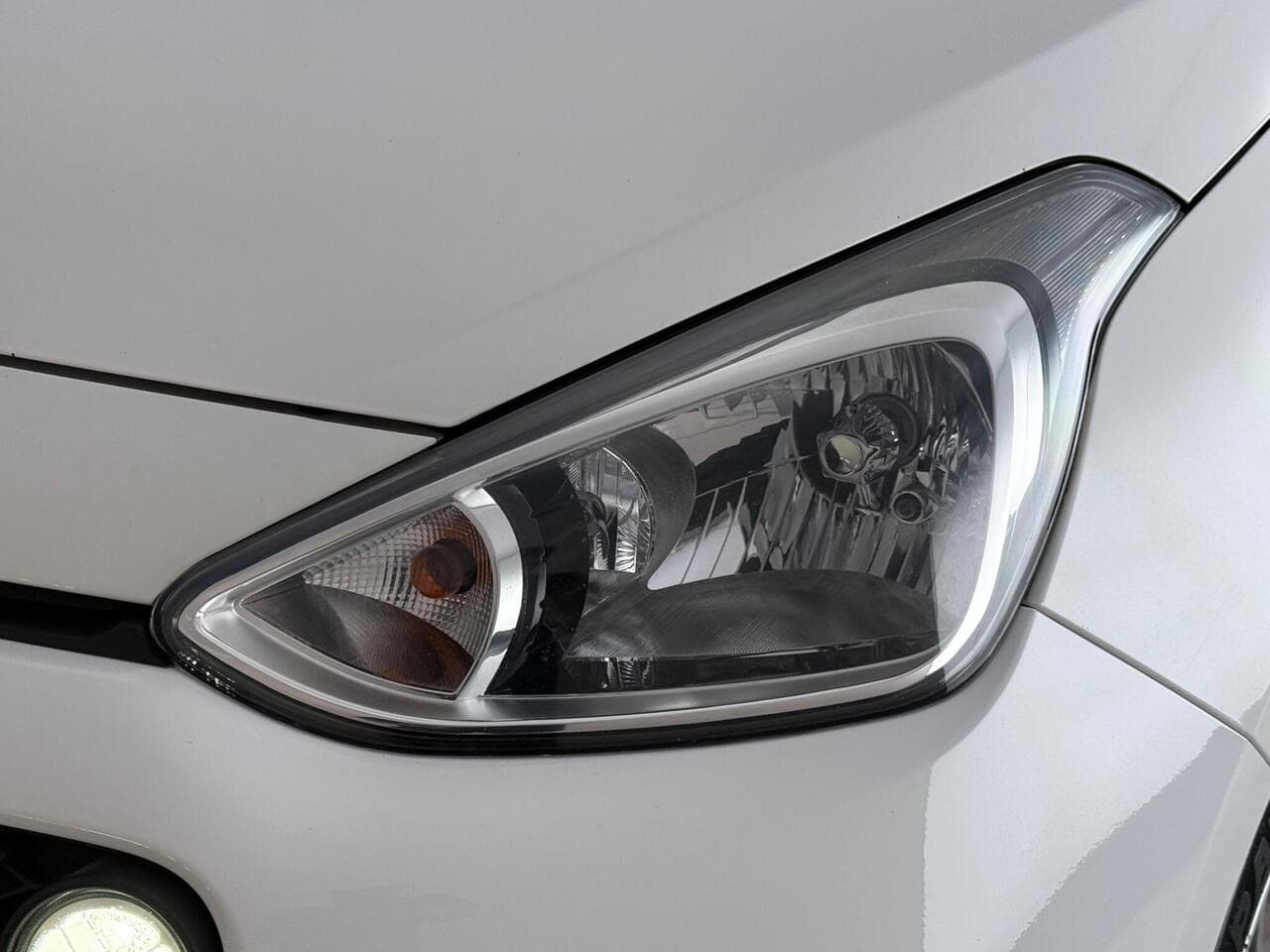 Hyundai i10 thumbnail Lights Front