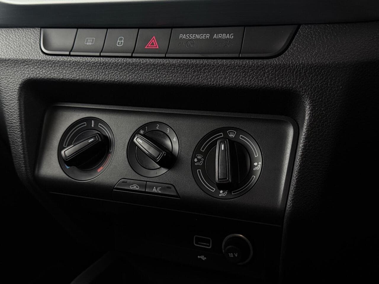 Skoda Fabia thumbnail Misc Controls