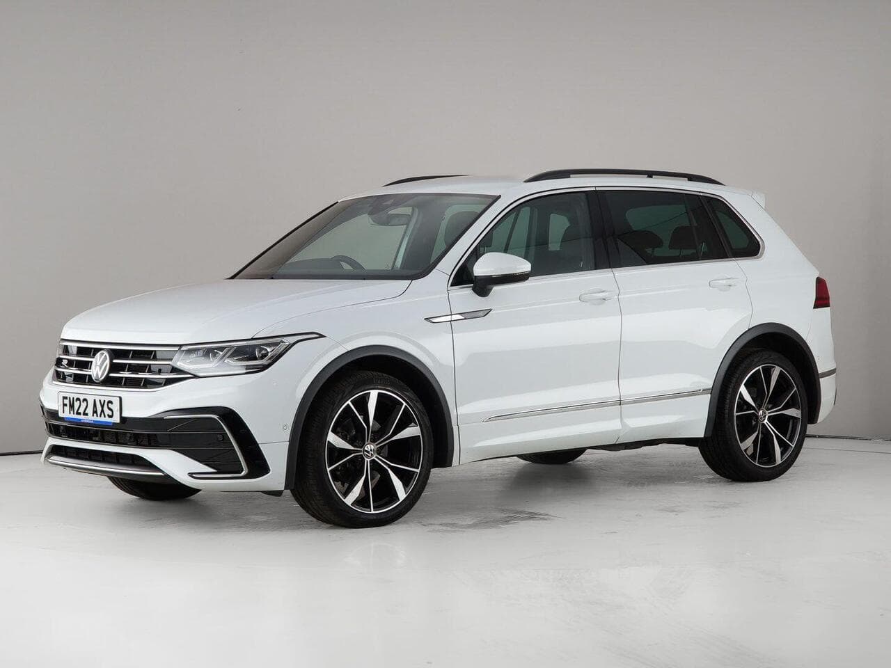 Volkswagen Tiguan thumbnail Front Left