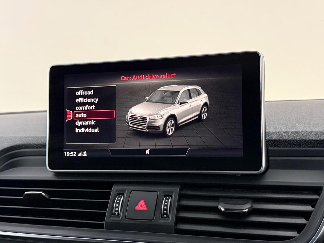 Audi Q5 thumbnail Infotainment System