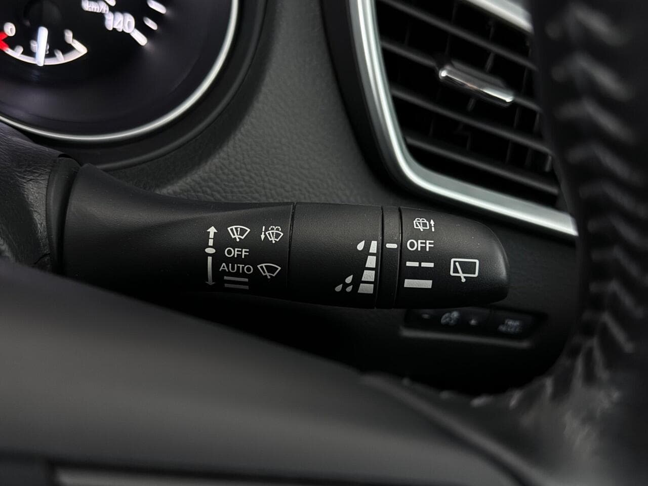 Nissan Qashqai thumbnail Misc Controls