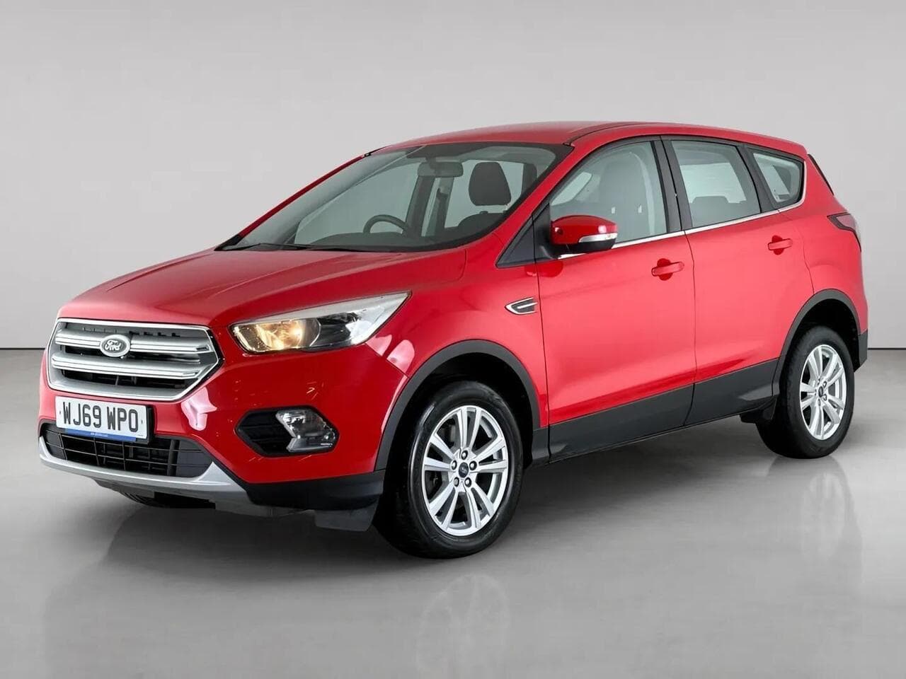 Ford Kuga thumbnail Front Left
